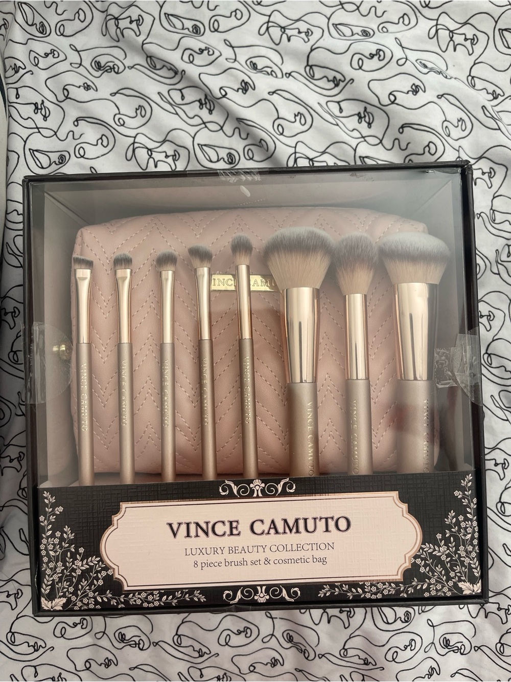 Vince Camuto Blush Pink 8-Piece Makeup Brush Set with Quilted Cosmetic Bag